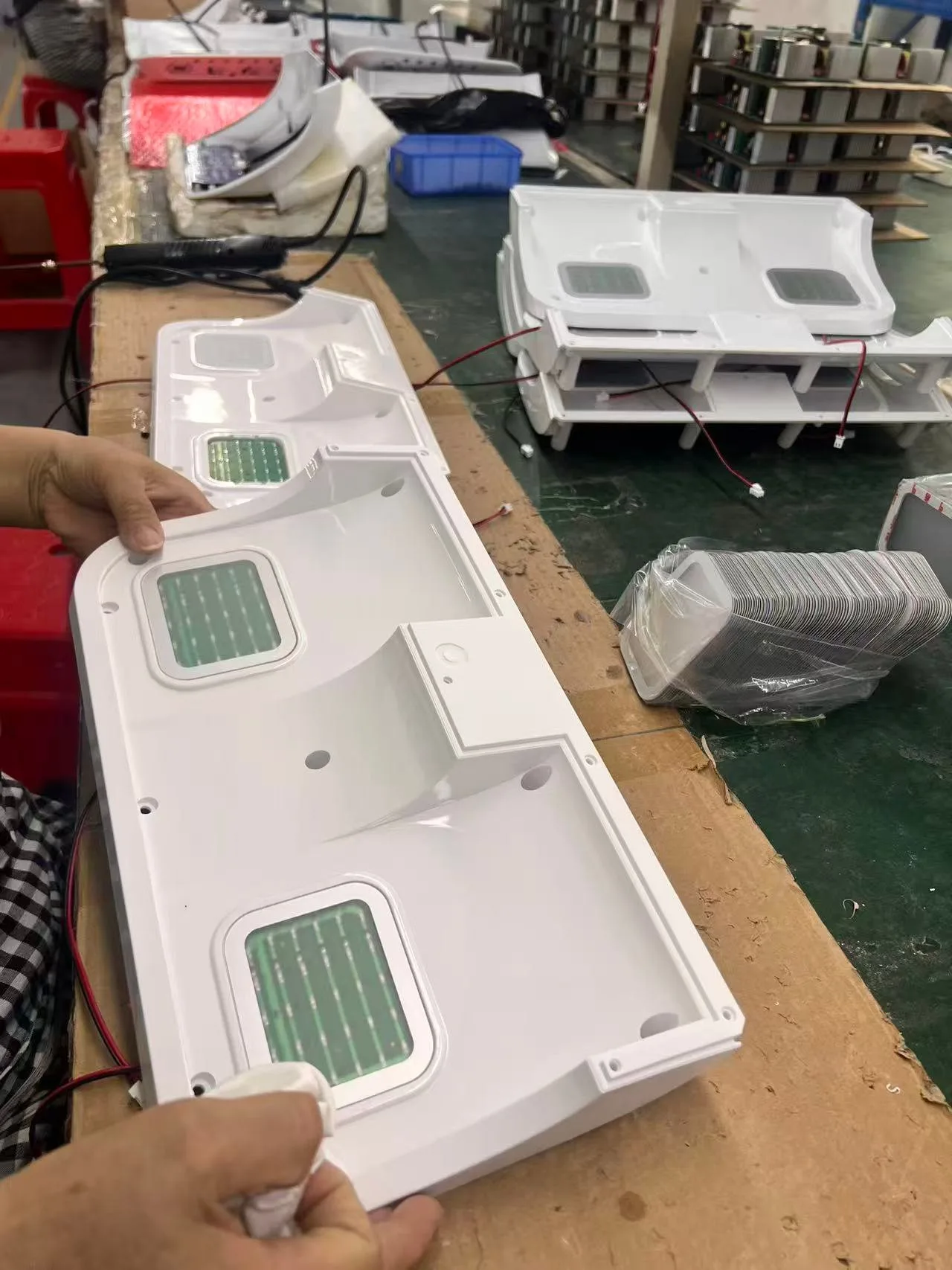 Máquina de Terapia con Ondas Terahertz: guía práctica para distribuidores MK en Argentina — 生产线 组装外壳展示.jpg